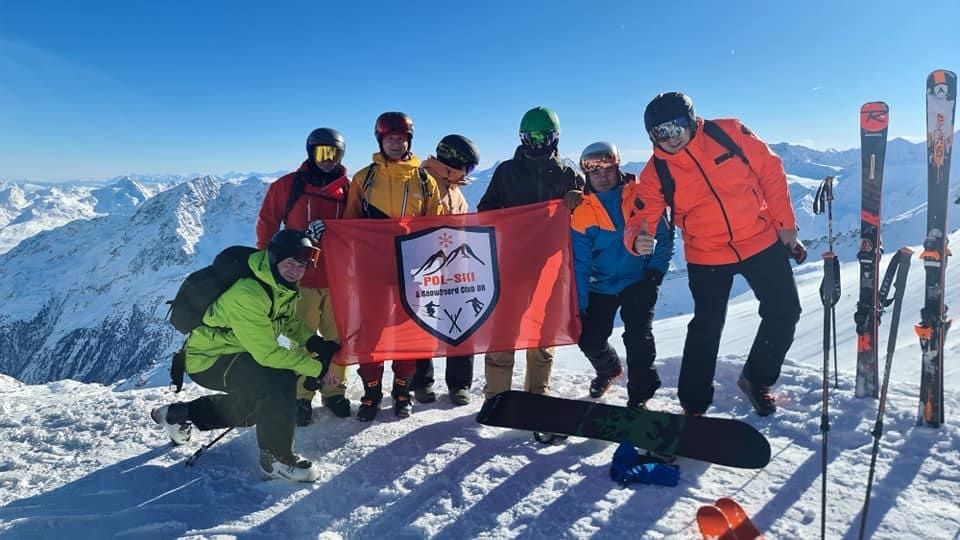 A group with a Pol-Ski flag, Sölden and Gurgl