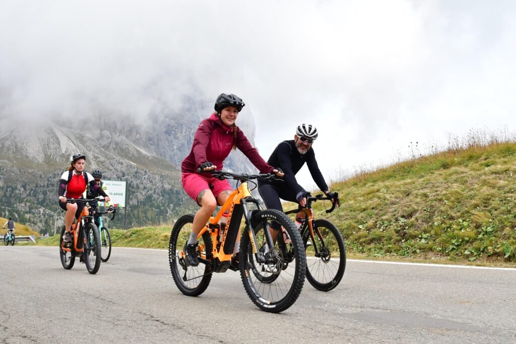 Polsport UK Zimowe Wyjazdy Narciarskie i Snowboardowe Letnie Wyjazdy Rowerowe cycling club uk Active trips summer trips ski club winter trips Snowboarding Skiing active leisure trip 143-min, wyjazdy narciarskie z Londynu